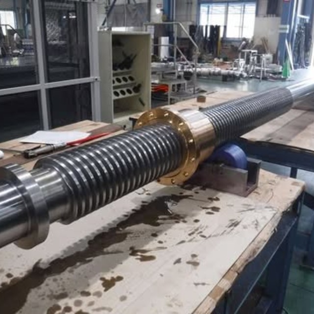 TM180台形ネジ P24