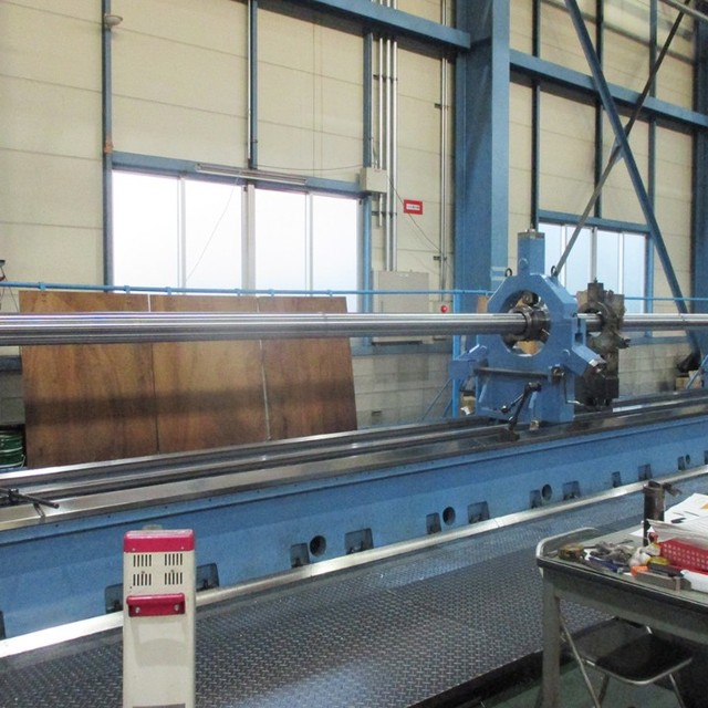 ラインシャフト長尺旋盤加工